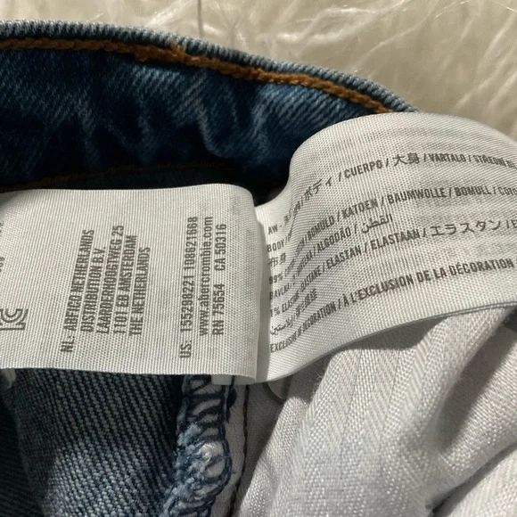 Abercrombie The Vintage Flare High‎ Rise Jeans - Picture 5 of 6